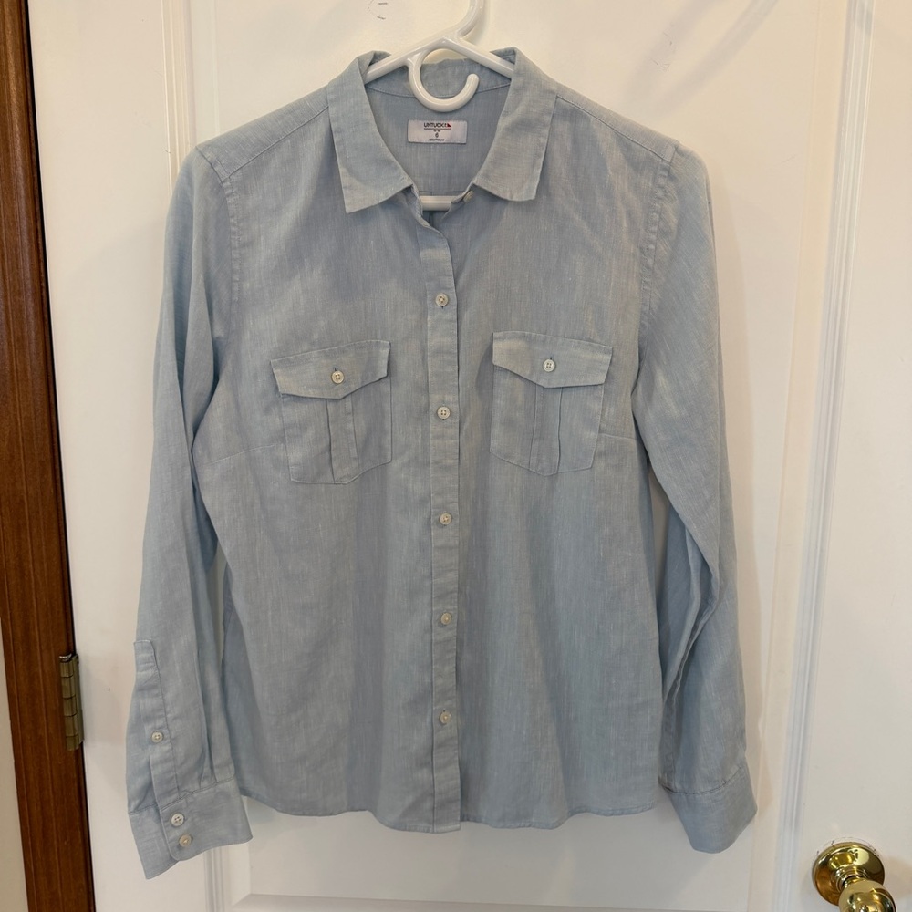 UNTUCKit For Her Size 6 Light Blue Casual Button Down Shirt Like NEW!